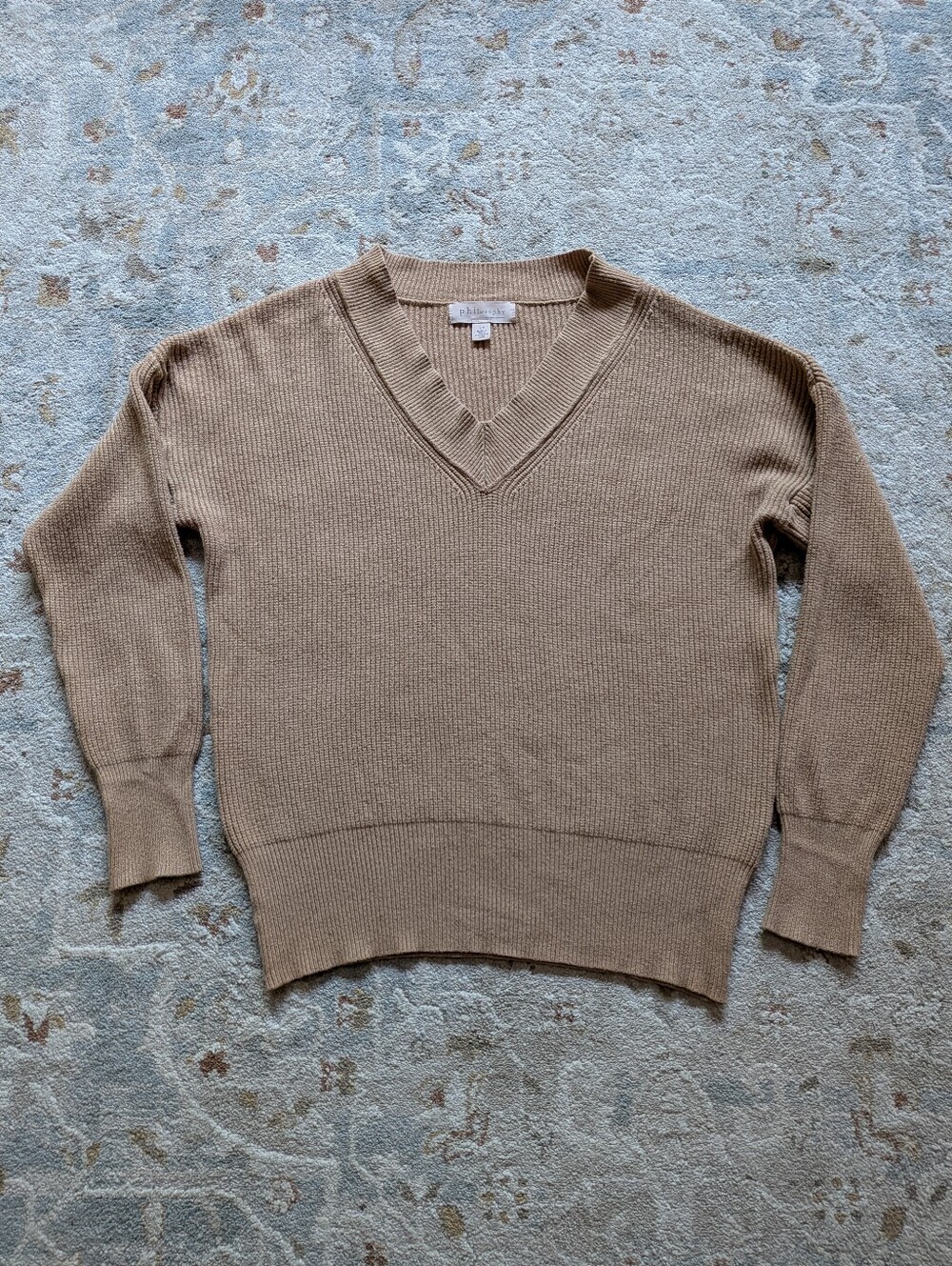Philosophy V-Neck Ribbed Sweater L